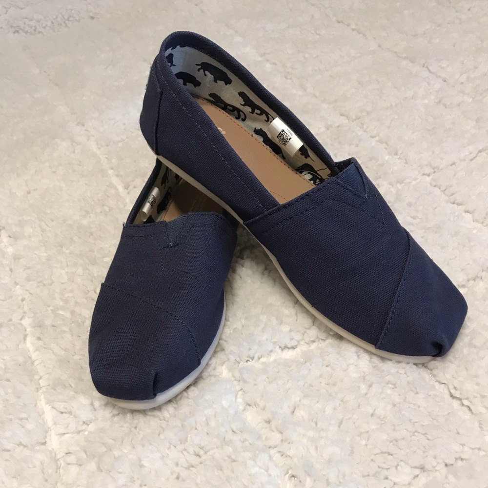 Navy blue Toms